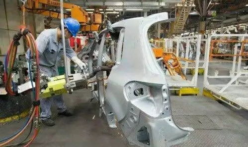 走進上汽大眾 探訪汽車工廠，感受精益造車的智慧與魅力